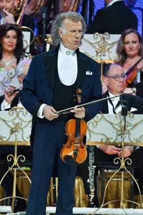 Andre Rieu performs with his Johann Strauss Orchestra - 29 Jan 2026 Andre Rieu performs with his Johann Strauss Orchestra during the concert at the Movistar Arena in Madrid, January 29, 2026, Spain Madrid Spain Copyright: xAtilanoxGarciax xSOPAxImagesx photos03582