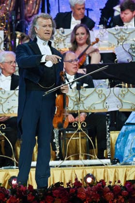 Andre Rieu performs with his Johann Strauss Orchestra - 29 Jan 2026 Andre Rieu performs with his Johann Strauss Orchestra during the concert at the Movistar Arena in Madrid, January 29, 2026, Spain Madrid Spain Copyright: xAtilanoxGarciax xSOPAxImagesx photos03585