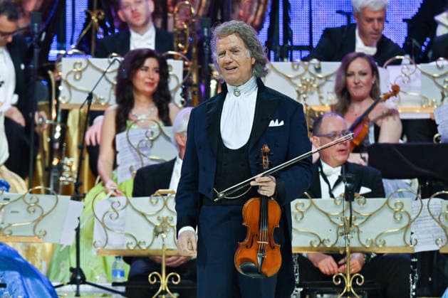 Andre Rieu performs with his Johann Strauss Orchestra - 29 Jan 2026 Andre Rieu performs with his Johann Strauss Orchestra during the concert at the Movistar Arena in Madrid, January 29, 2026, Spain Madrid Spain Copyright: xAtilanoxGarciax xSOPAxImagesx photos03586