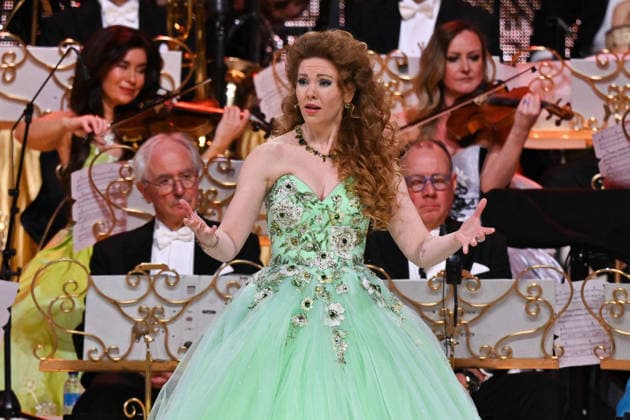 Andre Rieu performs with his Johann Strauss Orchestra - 29 Jan 2026 Anna Majchrzak performs with his Johann Strauss Orchestra of André Rieu during the concert at the Movistar Arena in Madrid, January 29, 2026, Spain Madrid Spain Copyright: xAtilanoxGarciax xSOPAxImagesx photos03590