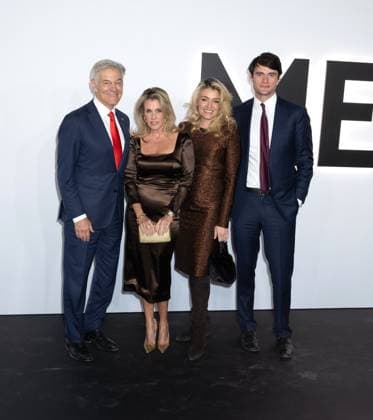 WASHINGTON, DC JANUARY 29 Lisa Oz, Mehmet Oz, Oliver Oz and Daphne Oz at Amazon MGM s Melania World Premiere at The Trump Kennedy Center on January 29, 2026 in Washington, DC Credit Thompson AdMedia 452619 2026 01 29  Copyright: xAdMediax STAR_452619_103