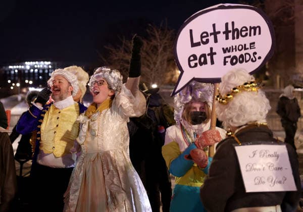 Protesters ahead of the screening of Melania documentary in Washington, DC, USA. Activists dressed in French court costume protest near the John F. Kennedy Memorial Center For The Performing Arts, ahead of the screening of Melania , a documentary about the US First Lady, Melania Trump, in Washington, DC, USA, on January 29, 2026. Melania was directed by Brett Ratner, and Amazon paid $40 million to license the film, which follows the first lady in the twenty days before her return to the White House. Washington DC USA Copyright: xMatrixxImagesx xGentxShkullakux