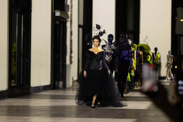 Lisa Rinna lors du défilé Germanier, Collection Haute Couture Printemps Eté 2026 lors de la Fashion Week de Paris fashion week PFW le 29 janvier 2026 Thibault Duboucher Bestimage Germanier fashion show, Spring Summer 2026 Haute Couture Collection during Paris Fashion Week PFW on 29 January 2026 Paris France  Copyright: xThibaultxDuboucherx xBestimagexThibaultxDuboucherx xBestimagex