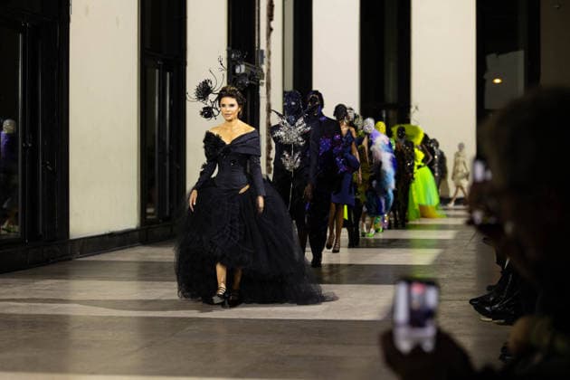 Lisa Rinna lors du défilé Germanier, Collection Haute Couture Printemps Eté 2026 lors de la Fashion Week de Paris fashion week PFW le 29 janvier 2026 Thibault Duboucher Bestimage Germanier fashion show, Spring Summer 2026 Haute Couture Collection during Paris Fashion Week PFW on 29 January 2026 Paris France  Copyright: xThibaultxDuboucherx xBestimagexThibaultxDuboucherx xBestimagex