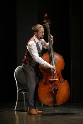 Concert of the Schneeberger and Bakanic Quartet, with Bella Via, at the cultural center AlFa in Steyrermühl Laakirchen, photographed on 29 1 2026, The picture shows double bass player Martin Heinzle 2026 Concert of the Schneeberger and Bakanic Quartet, with Bella Via, at the cultural center AlFa in Steyrermühl Laakirchen, on 29 1 2026