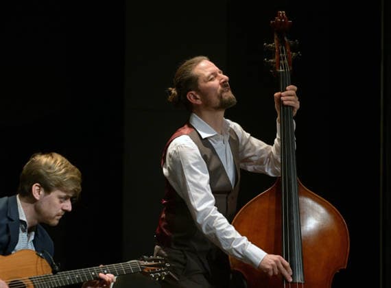 Concert of the Schneeberger and Bakanic Quartet, with Bella Via, at the cultural center AlFa in Steyrermühl Laakirchen, photographed on 29 1 2026, The picture shows the guitarist Julian Wohlmuth and the double bass player Martin Heinzle 2026 Concert of the Schneeberger and Bakanic Quartet, with Bella Via, at the cultural center AlFa in Steyrermühl Laakirchen, on 29 1 2026