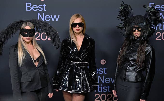 Addison Rae (center) arrives for Spotify s 2026 Best New Artist Party at The Lot at Formosa in West Hollywood, California on Thursday, January 29, 2026.  LAP20260129709 CHRISxCHEW