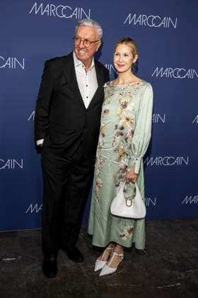Helmut Schlotterer with Kelly Rutherford on the red carpet at the Marc Cain Fashion Show Echo of now at Funkhaus Berlin on 30 01 2028 Berlin Germany