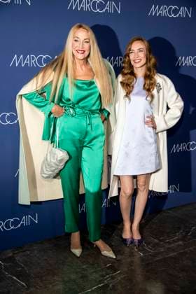 Jerry Hall and Elizabeth Jagger as guests on the red carpet at the Marc Cain Fashion Show Echo of now at Funkhaus Berlin on 30 01 2028 Berlin Germany