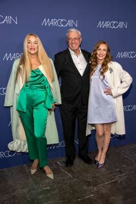Jerry Hall, Helmut Schlotterer and Elizabeth Jagger as guests on the red carpet at the Marc Cain Fashion Show Echo of now at Funkhaus Berlin on 30 01 2028 Berlin Germany