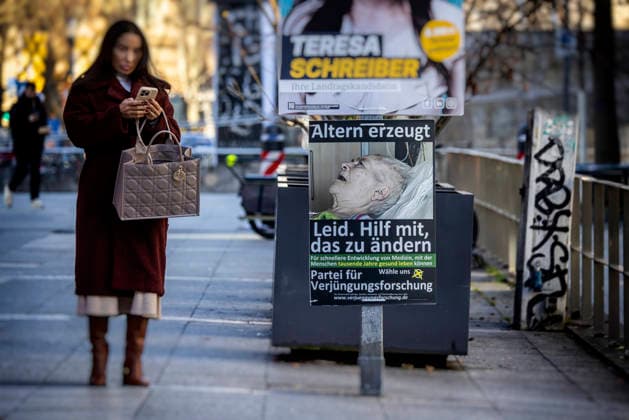 Landtagswahl 2026 in Baden-Württemberg. Wahlplakate in der Innenstadt von Stuttgart. Partei der Splitterpartei PARTEI FÜR VERJÜNGUNGSFORSCHUNG. 31.01.2026, Stuttgart, Baden-Württemberg, Deutschland *** State election 2026 in Baden Württemberg Election posters in the city center of Stuttgart Party of the splinter party PARTEI FÜR VERJÜNGUNGSFORSCHUNG 31 01 2026, Stuttgart, Baden Württemberg, Germany