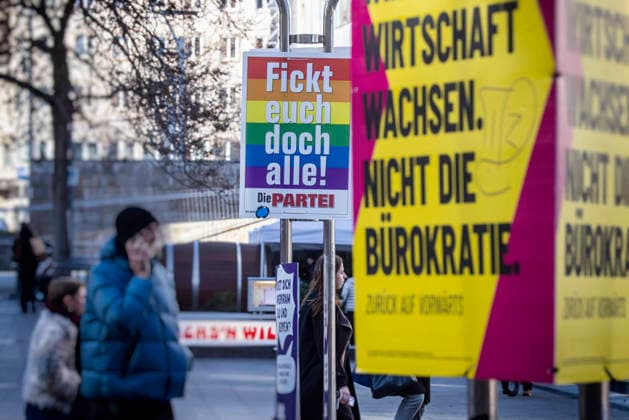 Landtagswahl 2026 in Baden-Württemberg. Wahlplakate in der Innenstadt von Stuttgart. Klare Aussage der Spaßpartei DIE PARTEI: Fickt Euch doch selber! 31.01.2026, Stuttgart, Baden-Württemberg, Deutschland *** State election 2026 in Baden Württemberg Election posters in the city center of Stuttgart Clear statement of the fun party DIE PARTEI Fickt Euch doch selbst 31 01 2026, Stuttgart, Baden Württemberg, Germany