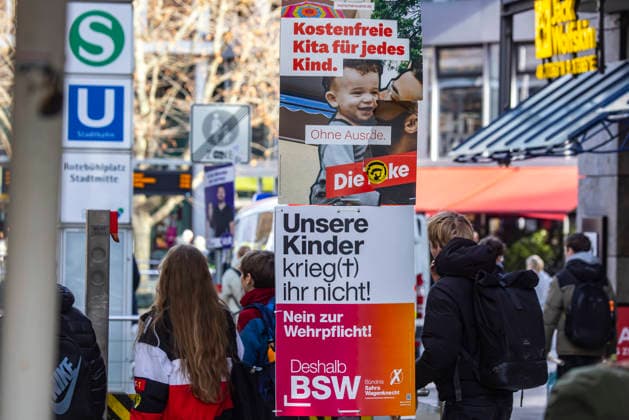 Landtagswahl 2026 in Baden-Württemberg. Wahlplakate in der Innenstadt von Stuttgart. Plakat der Partei BSW. DIE LINKE. 31.01.2026, Stuttgart, Baden-Württemberg, Deutschland *** State election 2026 in Baden Württemberg Election posters in the city center of Stuttgart Poster of the party BSW DIE LINKE 31 01 2026, Stuttgart, Baden Württemberg, Germany