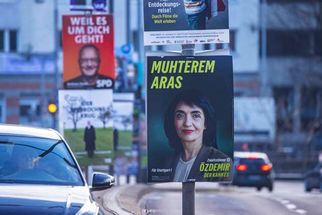 Landtagswahl 2026 in Baden-Württemberg. Wahlplakate in der Innenstadt von Stuttgart. Plakat der Partei GRÜNE mit Kandidatin Muhterem Aras. 31.01.2026, Stuttgart, Baden-Württemberg, Deutschland *** State election 2026 in Baden Württemberg Election posters in the city center of Stuttgart Poster of the party GRÜNE with candidate Muhterem Aras 31 01 2026, Stuttgart, Baden Württemberg, Germany