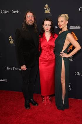 LOS ANGELES, CALIFORNIA - JANUARY 31: Dave Grohl, Violet Grohl, and Jordyn Blum at The GRAMMY Salute to Industry Icons Honoring Avery Lipman & Monte Lipman on January 31, 2026 in Los Angeles, California Credit: USA - ZUMAa123 20260131_zaa_a123_193 Copyright: xAdMediax