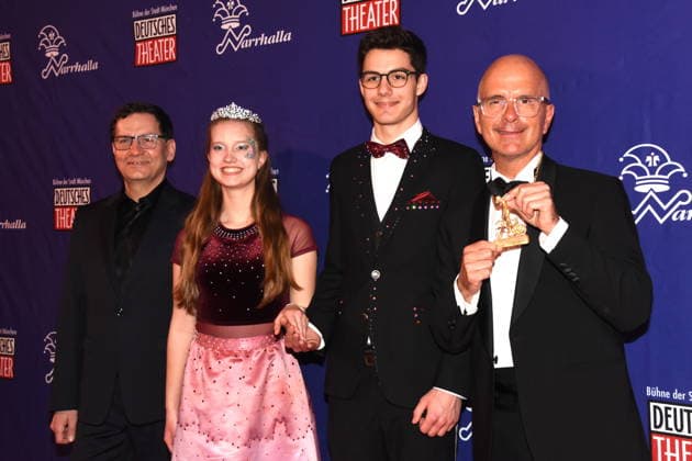 Laudator Moritz Netenjakob Author cabaret artist Christoph Maria Herbst Actor Karl Valentin Order Prizewinner 2026 with Narrhalla Jugendprinzenparr Jonathan I Sara I Munich 31 01 2026 German Theater Grand Narrhalla Ball SoirÃ e Muenchner Leben with presentation of the Karl Valentin Order 2026 to Christoph Maria Herbst Actor Photo Munich
