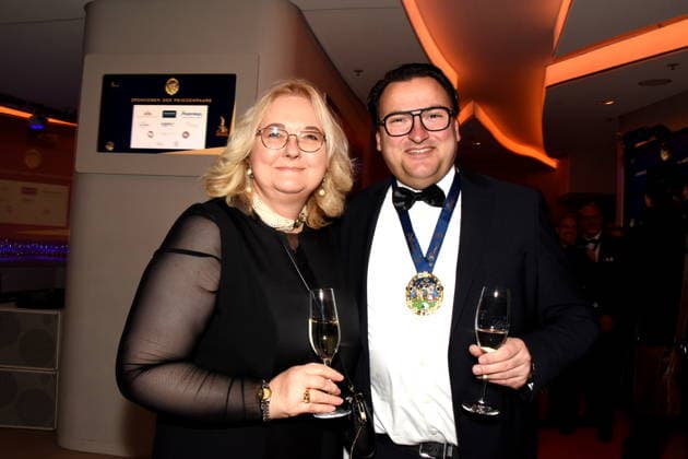 Yvonne Heckl Muenchner Schausteller Marktkaufleute Press spokeswoman Peter Bausch Muenchner Schausteller Marktkaufleute 1 , Board of Directors Muenchen 31 01 2026 Deutsches Theater Grossen Narrhalla Ball SoirÃ e Muenchner Leben with award of the Karl Valentin Order 2026 to Christoph Maria Herbst Actor Photo Muenchen