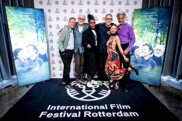 ROTTERDAM - Group photo of the cast of Jimpa, prior to the Dutch premiere at the Rotterdam Theatre. The drama, partly filmed in Amsterdam, premiered at the International Film Festival Rotterdam (IFFR). ROBIN UTRECHT ANP netherlands out - belgium out  Copyright: xx x549334048x originalFilename: 549334048.jpg
