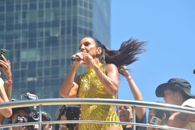RECORD DATE NOT STATED Ivete Sangalo s Seraqabre block in Rio de Janeiro Rio de Janeiro, RJ. 01 02 2026 - Seraqabre Ivete Sangalo Centro RJ - The highly anticipated pre-Carnival bloco, Seraqabre, featuring singer Ivete Sangalo, debuts this Sunday morning, February 1st, on the Preta Gil circuit on Rua Primeiro de Marco in downtown Rio de Janeiro. The event, open to the public, draws thousands of revelers. (Foto: Fausto Maia Thenews2 imago images) Ivete Sangalo s Seraqabre block in Rio de Janeiro  Copyright: xFaustoxMaiax