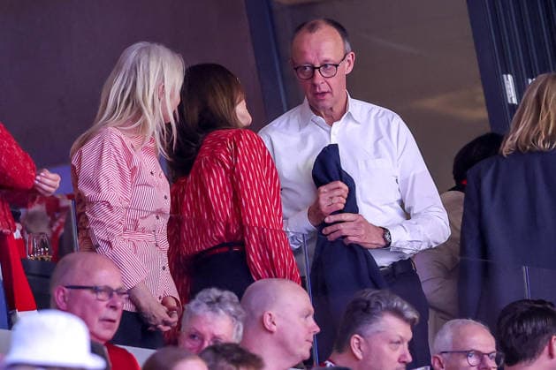01 02 2026, Handball, Men s EHF EURO 2026, Germany Denmark, Jyske Bank Boxing in Herning, Final Queen Mary of Denmark Countess of Monpezat née Mary Elizabeth Donaldson next to German Chancellor Friedrich Merz Chancellor Politics Politician CDU Denmark