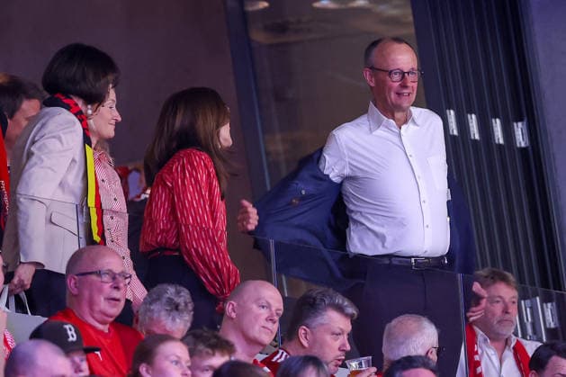 01 02 2026, Handball, Men s EHF EURO 2026, Germany Denmark, Jyske Bank Boxing in Herning, Final Queen Mary of Denmark Countess of Monpezat née Mary Elizabeth Donaldson next to German Chancellor Friedrich Merz Chancellor Politics Politician CDU Denmark