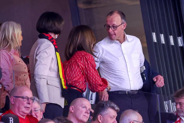 01 02 2026, Handball, Men s EHF EURO 2026, Germany Denmark, Jyske Bank Boxing in Herning, Final Queen Mary of Denmark Countess of Monpezat née Mary Elizabeth Donaldson next to German Chancellor Friedrich Merz Chancellor Politics Politician CDU Denmark