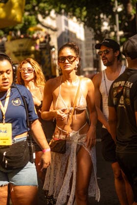 RIO DE JANEIRO, RJ - 01.02.2026: IVETE SANGALO& 39;S MEGA BLOCK PARTY - Singer Ivete Sangalo will perform this Sunday morning (1st) leading a trio elÃ trico in the Rio de Janeiro street carnival. The artist will lead the megabloco SeraQAbre?, which parades through the city center and marks Ivete& 39;s debut on the streets of Rio. The event takes place in downtown Rio de Janeiro, RJ. x2877693x  CristianexMota