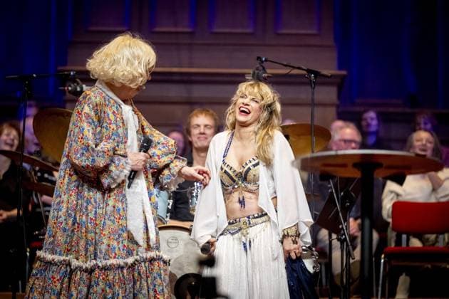 AMSTERDAM Paul Haenen on stage with Ellen ten Damme during an anniversary gala at the Concertgebouw. Haenen celebrated the fiftieth birthday of his alter ego, Margreet Dolman. ROBIN UTRECHT ANP netherlands out - belgium out  Copyright: xx x549376069x originalFilename: 549376069.jpg