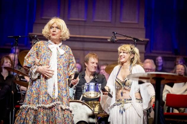AMSTERDAM Paul Haenen on stage with Ellen ten Damme during an anniversary gala at the Concertgebouw. Haenen celebrated the fiftieth birthday of his alter ego, Margreet Dolman. ROBIN UTRECHT ANP netherlands out - belgium out  Copyright: xx x549376081x originalFilename: 549376081.jpg