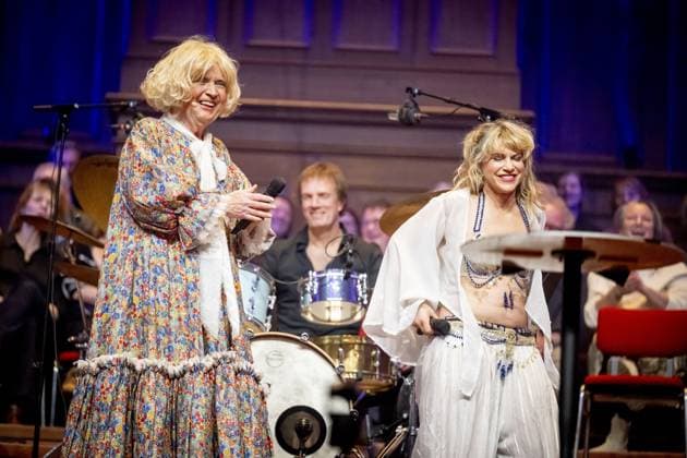 AMSTERDAM Paul Haenen on stage with Ellen ten Damme during an anniversary gala at the Concertgebouw. Haenen celebrated the fiftieth birthday of his alter ego, Margreet Dolman. ROBIN UTRECHT ANP netherlands out - belgium out  Copyright: xx x549376141x originalFilename: 549376141.jpg