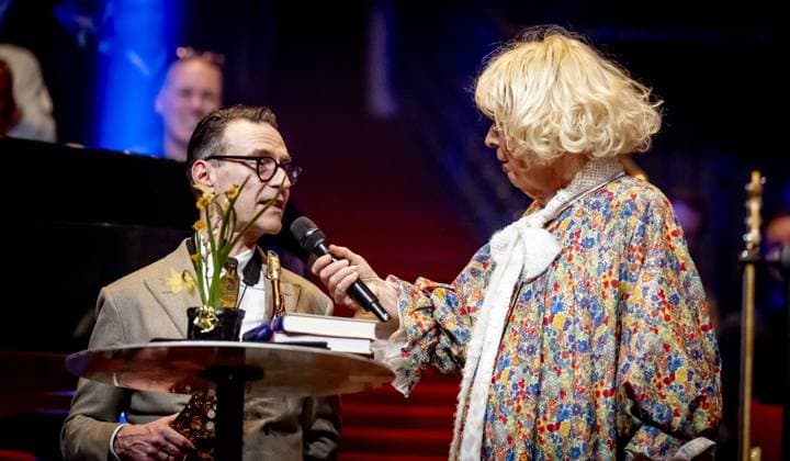 AMSTERDAM Paul Haenen on stage with Benjamin Herman during an anniversary gala at the Concertgebouw. Haenen celebrated the fiftieth birthday of his alter ego, Margreet Dolman. ROBIN UTRECHT ANP netherlands out - belgium out  Copyright: xx x549376243x originalFilename: 549376243.jpg