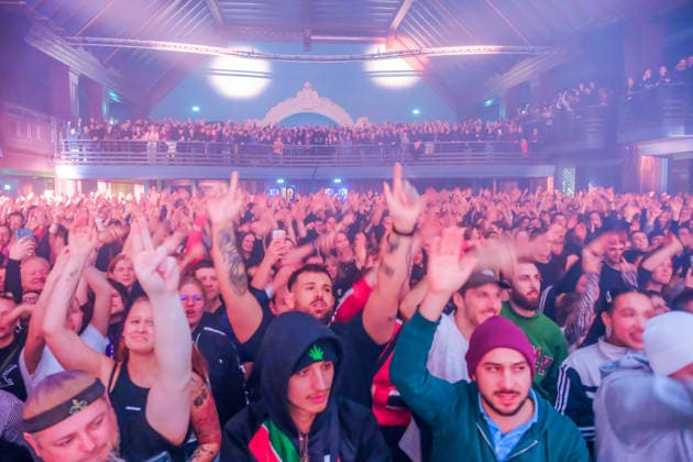 Leipzig, Haus Auensee The Hamburg rapper Disarstar (Gerrit Falius) plays a sold-out concert in front of an audience of around 3,200 energetic live performance with an audience at Haus Auensee Disarstar Leipzig