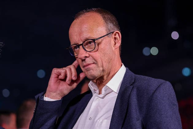 01 02 2026, Handball, Men s EHF EURO 2026, Germany Denmark, Jyske Bank Boxing in Herning, Final The German Chancellor Friedrich Merz Chancellor Politics Politician CDU grabs his head Denmark