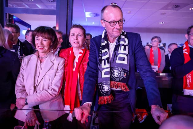 01 02 2026, Handball, Men s EHF EURO 2026, Germany Denmark, Jyske Bank Boxing in Herning, Final The German Chancellor Friedrich Merz Chancellor Politician CDU follows the game with fan scarf around his neck together with wife Charlotte Merz left and The Danish Prime Minister Mette Frederiksen Prime Minister Denmark Politician Politician with Denmark