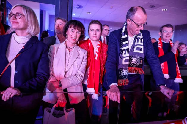 01 02 2026, Handball, Men s EHF EURO 2026, Germany Denmark, Jyske Bank Boxing in Herning, Final The German Chancellor Friedrich Merz Chancellor Politician CDU follows the game with fan scarf around his neck together with wife Charlotte Merz left and The Danish Prime Minister Mette Frederiksen Prime Minister Denmark Politician Politician with Denmark