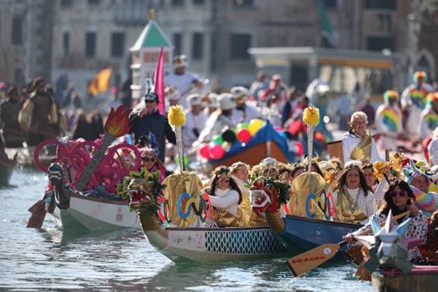 (260202) -- VENICE, Feb. 2, 2026 -- Revelers dress up in theme of the Olympic Games during the water parade of Venice Carnival in Venice, Italy, Feb. 1, 2026. The 2026 version of the traditional Venice Carnival runs from Jan. 31 to Feb. 17. ) (SP)ITALY-VENICE-CARNIVAL-MILAN-CORTINA WINTER OLYMPIC GAMES LixJing 