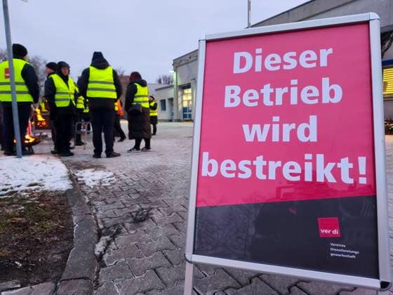 RECORD DATE NOT STATED 02.02.2026, Brandenburg, Nauen Streik beim ÖPNV auch der Havelbus betroffen, ver.di bestreikt seit heute Morgen auh die Havelbus mbh in Nauen und Falkensee, rund 50 bedienstete nehmen daran teil. *** 02 02 2026, Brandenburg, Nauen Public transport strike also affects Havelbus, ver di has also been on strike at Havelbus mbh in Nauen and Falkensee since this morning, with around 50 staff taking part