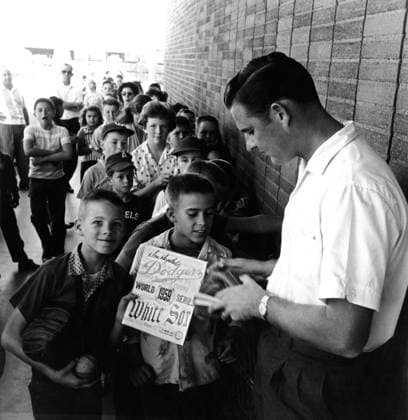RECORD DATE NOT STATED Don Drysdale signing autographs for his devoted young fans 1961 EDITORIAL USE ONLY  Copyright: xSidxAveryx