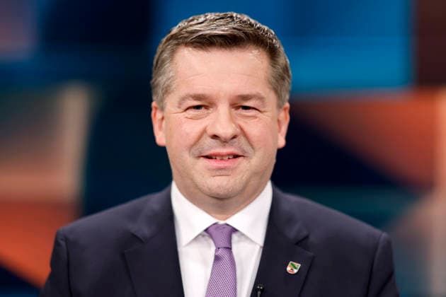 Politiker Sven Schulze (CDU), neuer Ministerpräsident von Sachsen-Anhalt, in der ARD-Talkshow hart aber fair in den WDR-Studios Köln. Köln, 02.02.2026 NRW Deutschland *** Politician Sven Schulze CDU , new Minister President of Saxony-Anhalt, on the ARD talk show hart aber fair in the WDR studios Cologne Cologne, 02 02 2026 NRW Germany Copyright: xChristophxHardtx