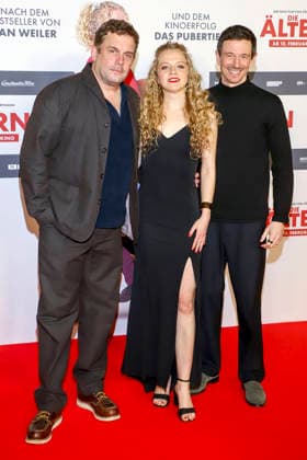 Sebastian Bezzel, Kya Celina Barucki, Oliver Berben on the red carpet at the movie premiere Die Aelteren at Kinopolis HafenCity in Hamburg on 02 02 2026 Hamburg Germany