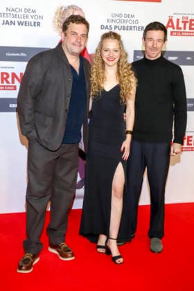Sebastian Bezzel, Kya Celina Barucki, Oliver Berben on the red carpet at the movie premiere Die Aelteren at Kinopolis HafenCity in Hamburg on 02 02 2026 Hamburg Germany