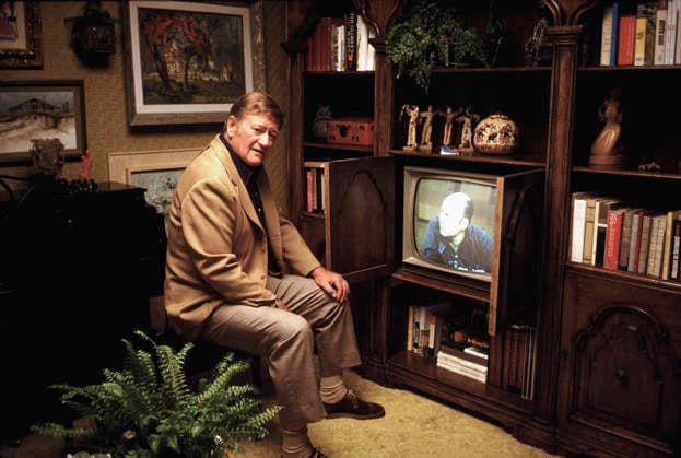 RECORD DATE NOT STATED John Wayne at home, 1972. EDITORIAL USE ONLY  Copyright: x