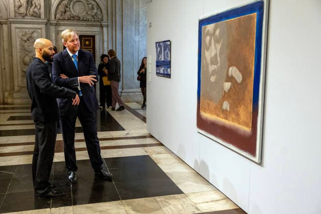 03-02-2026 Amsterdam King Willem-Alexander attended the 2026 Royal Award for Modern Painting in the Burgerzaal at the Dam palace in Amsterdam. Winner Dion Rosina are recognized and received this incentive prize, which includes a sum of 9,000 euro. Â  Copyright: xPPEx