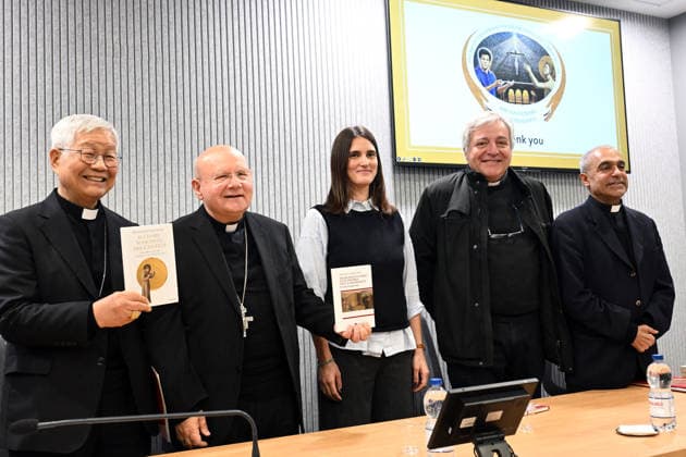 ITALY - PRESS CONFERENCE PRESENTING THE INTERNATIONAL AWARD FRANCIS OF ASSISI AND CARLO ACUTIS FOR AN ECONOMY OF FRATERNITY - 2026 2 03 Italy, Rome, Vatican, 2026 2 03 In the photo, from left Card. Lazarus You Heung-sik,Mons. Domenico Sorrentino, Martina Giacomel,Padre Giulio Albanese and Mons. Anthony Figueiredo during a Press conference presenting the international award Francis of Assisi and Carlo Acutis for an economy of fraternity EDITORIAL USE ONLY - NO BOOKS Copyright: xALESSIAxGIULIANIx