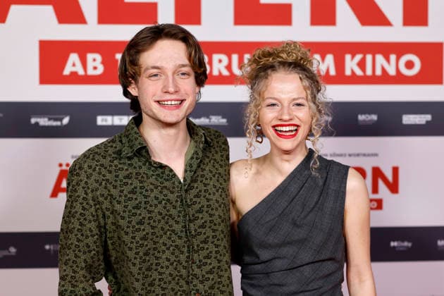 Schauspieler Philip Müller und Schauspielerin Kya Celina Barucki bei der NRW-Premiere des Film Die Ältern im Cinedom. Köln, 03.02.2026 NRW Deutschland *** Actor Philip Müller and actress Kya Celina Barucki at the NRW premiere of the film Die Ältern at Cinedom Cologne, 03 02 2026 NRW Germany Copyright: xChristophxHardtx