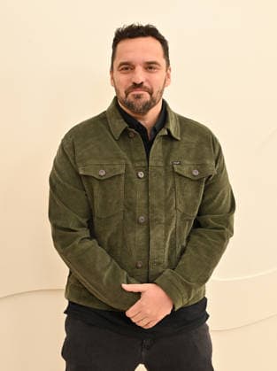 Apple TV Press Day Jake Johnson arriving to Apple TV Press Day at Barker Hanger on February 03, 2026 in Santa Monica, CA. Santa Monica Barker Hanger California USA Copyright: xLISAxOConnor AFF-USA.comx