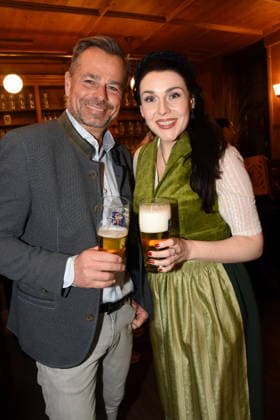 Michael Sporer Presenter Anita Eichhoern Actress Munich 03 02 2026 Augustiner Stammhaus Iberl Buehne Premiere Weiberwirtschaft Photo Munich