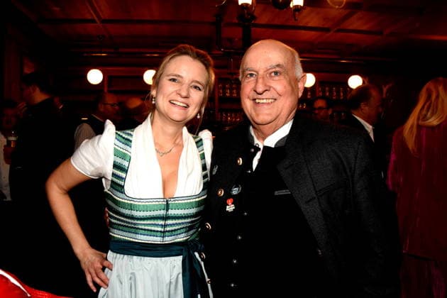 Raphael Maier Iberlbuehne Intendant Dr Axel Munz Angermaier Tracht Muenchen 03 02 2026 Augustiner Stammhaus Iberl Buehne Premiere Weiberwirtschaft Foto Muenchen