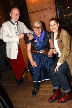 Sepp Schauer Actor Bettina von Haken Actress Corinna Binzer Actress Munich 03 02 2026 Augustiner Stammhaus Iberl Buehne Premiere Weiberwirtschaft Photo Munich