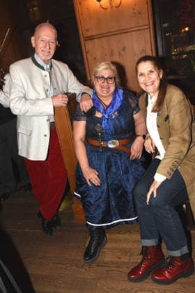 Sepp Schauer Actor Bettina von Haken Actress Corinna Binzer Actress Munich 03 02 2026 Augustiner Stammhaus Iberl Buehne Premiere Weiberwirtschaft Photo Munich